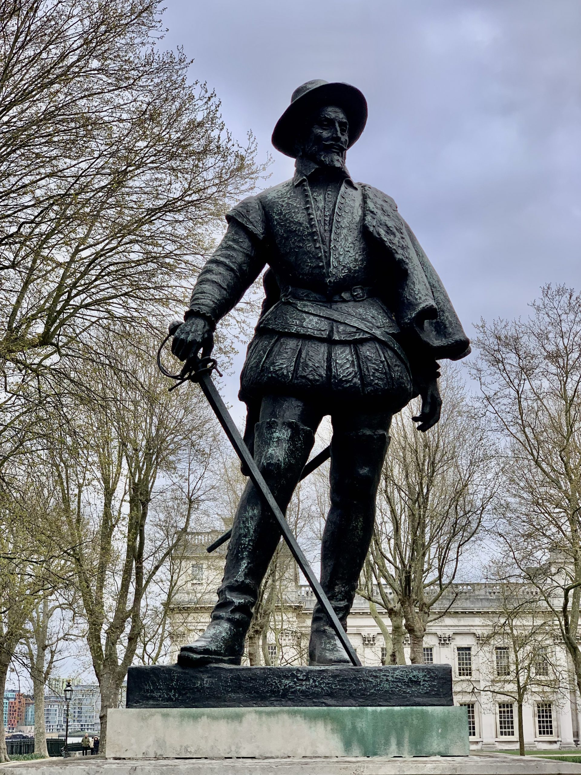 Statue of Walter Raleigh